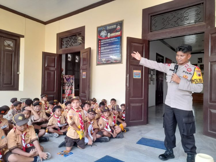 Antusias Anak Usia Dini, Polsek Juwana Berikan Latihan