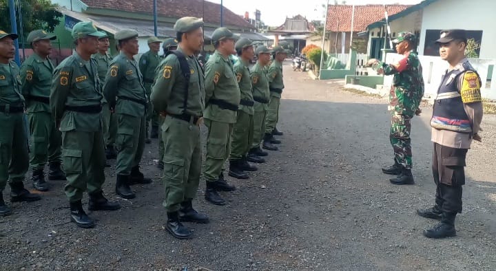 Sinergitas Dibangun, TNI – Polri Berikan Pelatihan Linmas