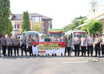 8 Tangki Air Diturunkan, Kapolresta Pati Peduli Masyarakat