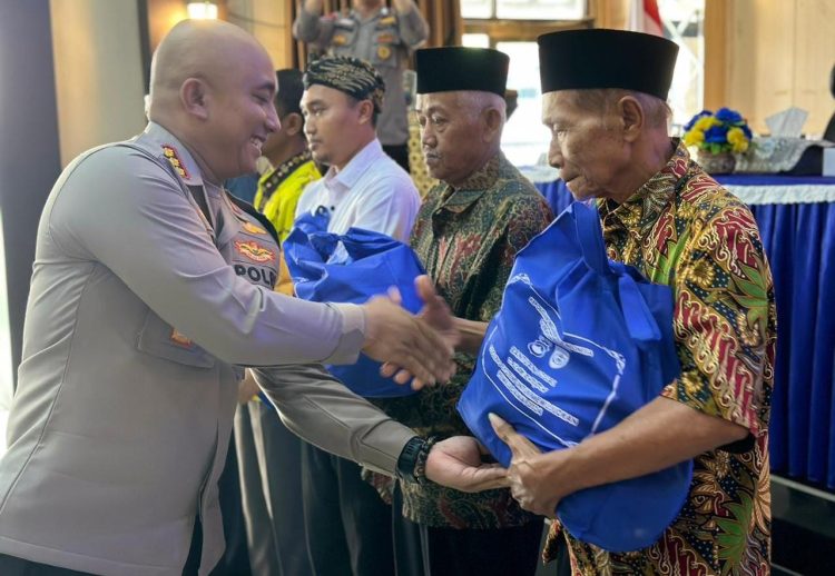 Bakti Sosial Polri Presisi, Kapolresta Pati Gelar “Cooling System”