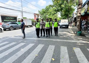Polwan Siaga Hari Jumat, Menarik Lho !!!