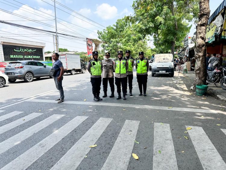 Polwan Siaga Hari Jumat, Menarik Lho !!!