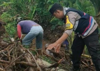 Peduli Lingkungan, Polri dan Masyarakat Kompak Kerja Bakti