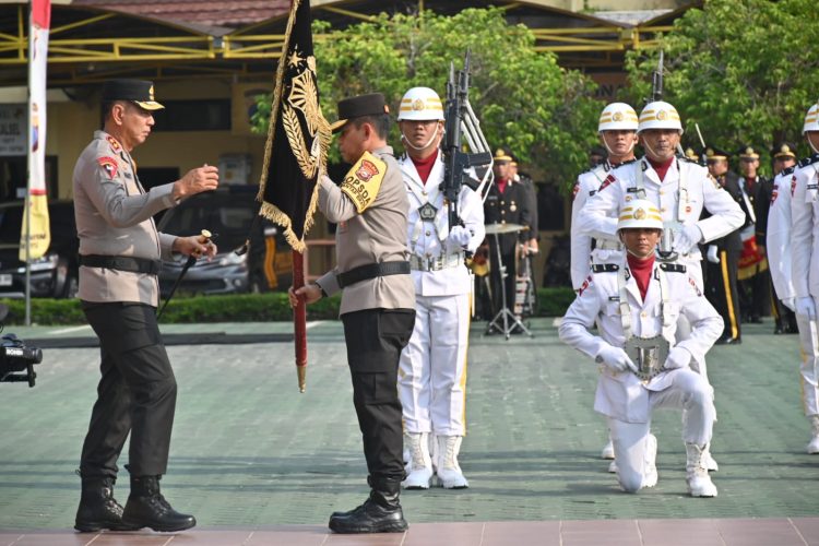 Irjen Pol Andi Rian Serahkan Pataka Polda Kalsel