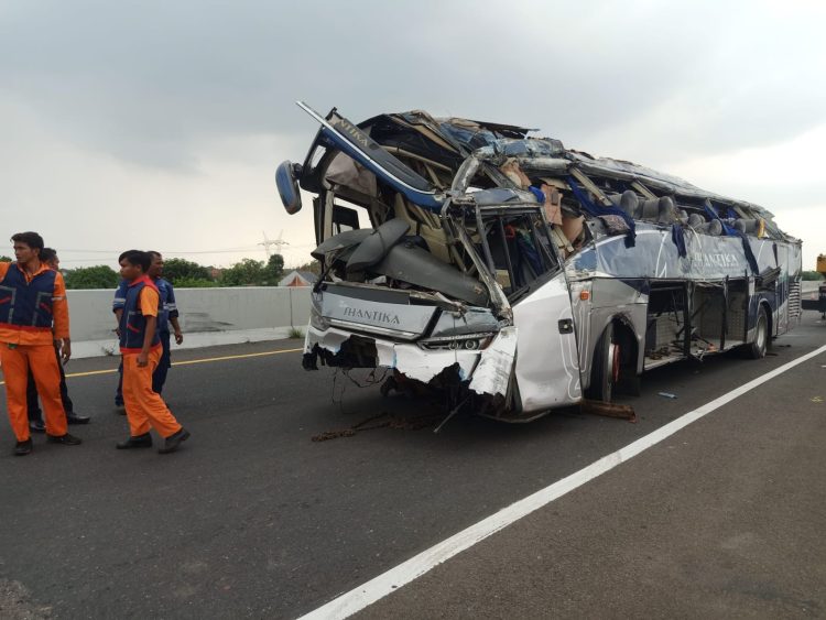 Km. 320 Tol Pemalang-Batang Memakan Korban, 16 Penumpang Bus Masih di Rawat dan 2 Meninggal Dunia