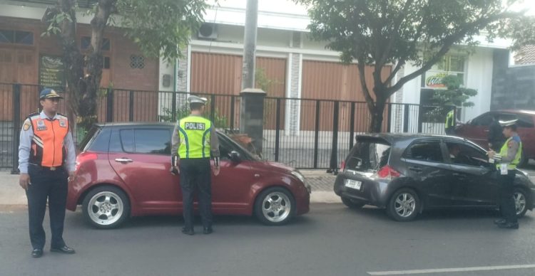 Melanggar Lalu Lintas, Dishub Pati dan Satlantas Polresta Pati Lakukan Tilang