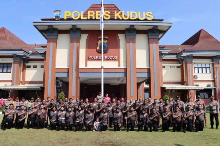 48 Personil Sujud Syukur, Kapolres Kudus Gelar Kenaikan Pangkat Reguler