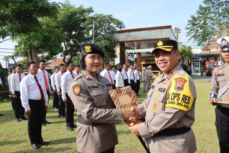 18 Personil Polres Kudus Terima Dedikasi Penghargaan dan Prestasi Terbaik