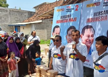 Dongkrak Suara Prabowo – Gibran, Ketum Pilar 08 Bagikan Makan Siang Gratis