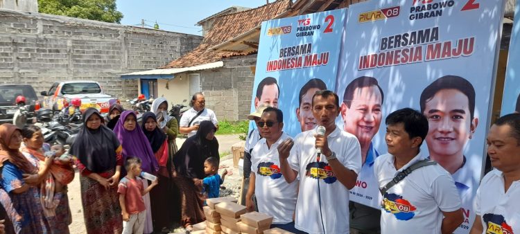Dongkrak Suara Prabowo – Gibran, Ketum Pilar 08 Bagikan Makan Siang Gratis