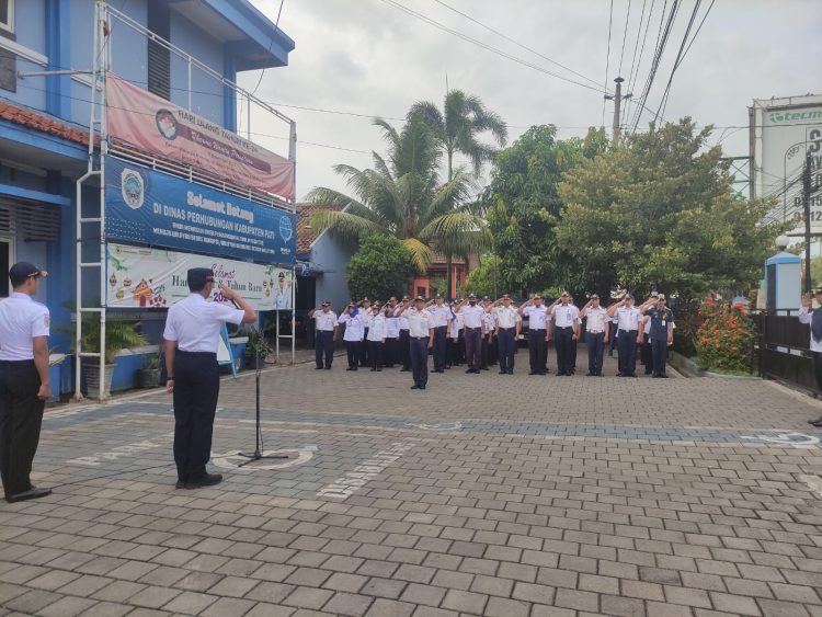 Pertama Masuk Kerja, Teguh Widyatmoko Apresiasi Seluruh Karyawan – Karyawati