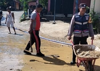 Pasca Banjir Melanda, Kapolsek Sukolilo Gelar Kerja Bakti