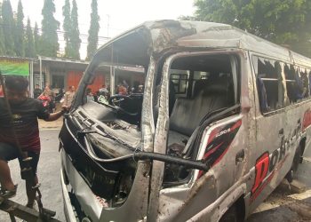 Heboh !!! Mobil Rombongan Pengantin Terguling, Inilah Sebabnya