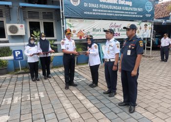 30 Pegawai Dishub Pati Terima Tanda Kehormatan Satyalencana Karya Satya