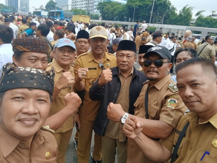 Aksi Desa Bersatu ” Marah” DPR RI Molor