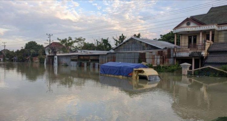 Jebolnya Tanggul, Kudus – Demak Macet Total