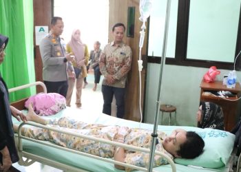 Resiko Kelelahan, Kapolres Jepara dan KPU Sambangi Anggota KPPS
