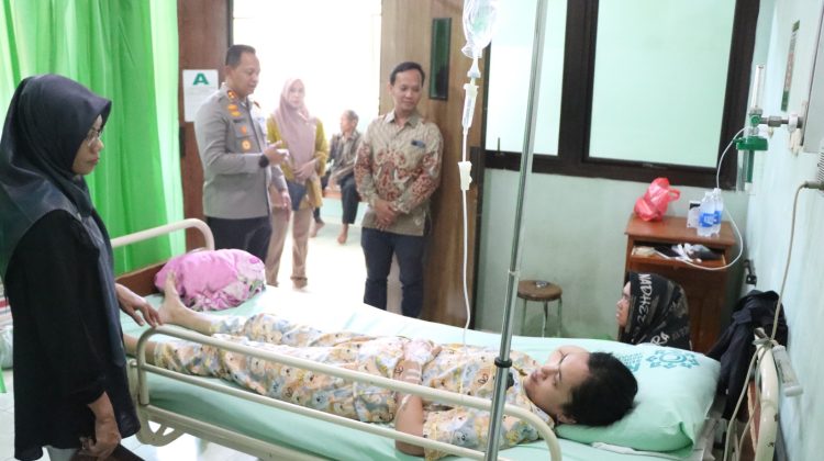 Resiko Kelelahan, Kapolres Jepara dan KPU Sambangi Anggota KPPS