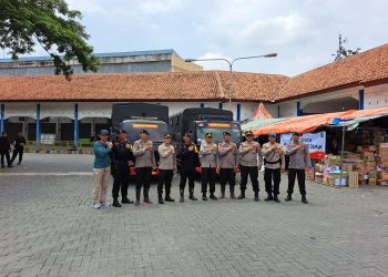 Bentuk Kepedulian, Kompol Yuniarto Assidiq Salurkan Bantuan Sembako ke Warga