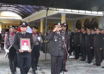 Almarhum Ipda Nor Handoko Dihantarkan Peristirahan Terakhir