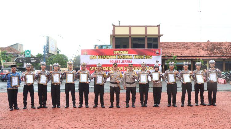 15 Personil Terima Dedikasi Tinggi dan Nilai Prestasi