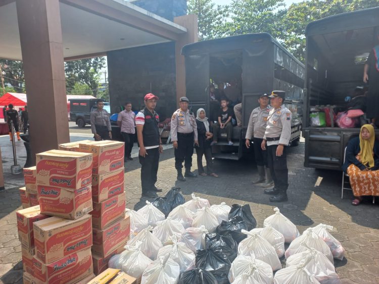 Masyarakat Pulang, TNI – Polri dan Relawan Antar