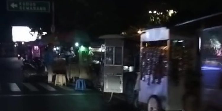 Wilayah Zona Merah !!! Pemkab Pati Tutup Mata Terkait PKL