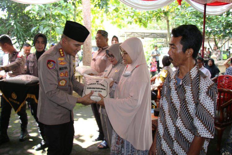 Polresta Magelang Salurkan 511 Paket Zakat Fitrah