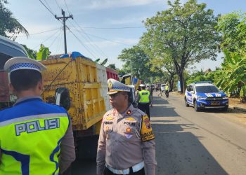 Dump Truk di Periksa Polisi, Ternyata Muatan Over Load