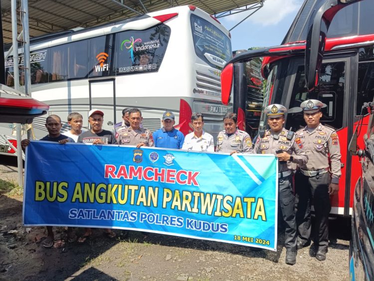 Kendaraan Umum di Cek, Polisi dan Dinas Perhubungan Kudus Turun