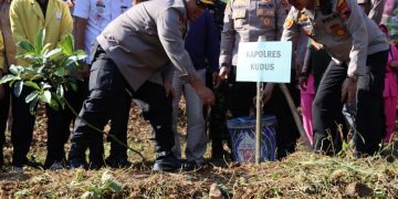 Lestarikan Lingkungan, Kini 1.100 Pohon Berbagai Jenis di Tanam Serentak