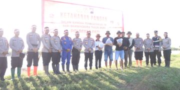 Penebaran Bibit Ikan, Kapolresta Pati Menyambut Hari Bhayangkara ke 78