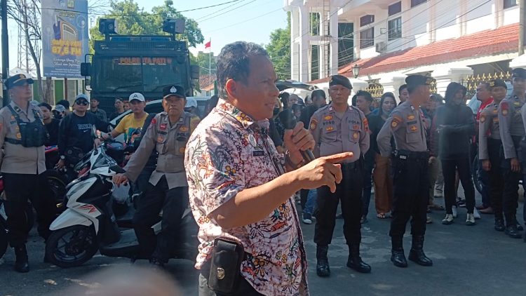 Aksi Demo Terkait Perizinan Tempat Karoeke !! Riyoso Angkat Bicara