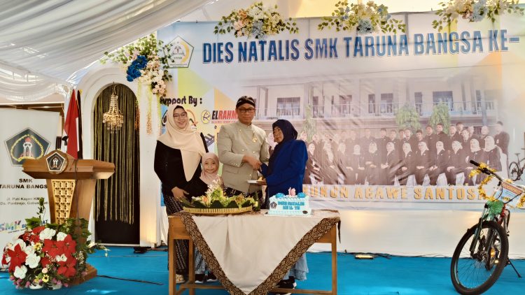 HUT ke 16 SMK TB! Subandi, S.Kom : Potong Tumpeng dan Siapkan Puluhan Hadiah Doorprize