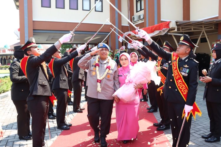 Baru !! AKBP Ronni Bonic Adalah Kapolres Kudus