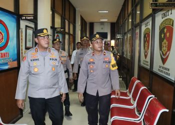 Sidak !! AKBP Ronni Bonic Berkeliling Seluruh Ruangan Kantor