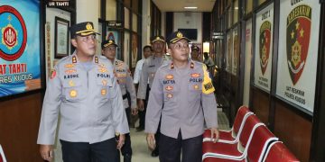 Sidak !! AKBP Ronni Bonic Berkeliling Seluruh Ruangan Kantor