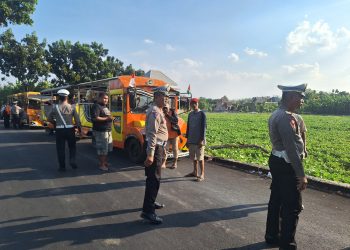 Polisi Penindakan Kereta Kelinci di Jalan Umum