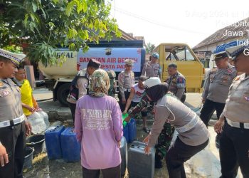 Terdampak Kekeringan! 30.000 Liter Air Bersih di Salurkan ke Masyarakat