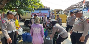 Terdampak Kekeringan! 30.000 Liter Air Bersih di Salurkan ke Masyarakat