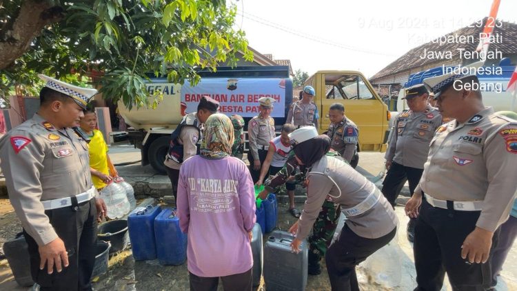 Terdampak Kekeringan! 30.000 Liter Air Bersih di Salurkan ke Masyarakat