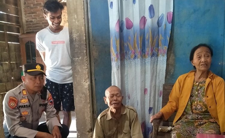 Bansos ke Warga, Kini Polsek Kayen Gencarkan Peduli Sesama