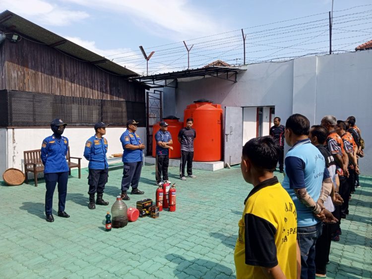 Kepala Lapas Kelas IIB Pati Lakukan Pencegahan Kebakaran