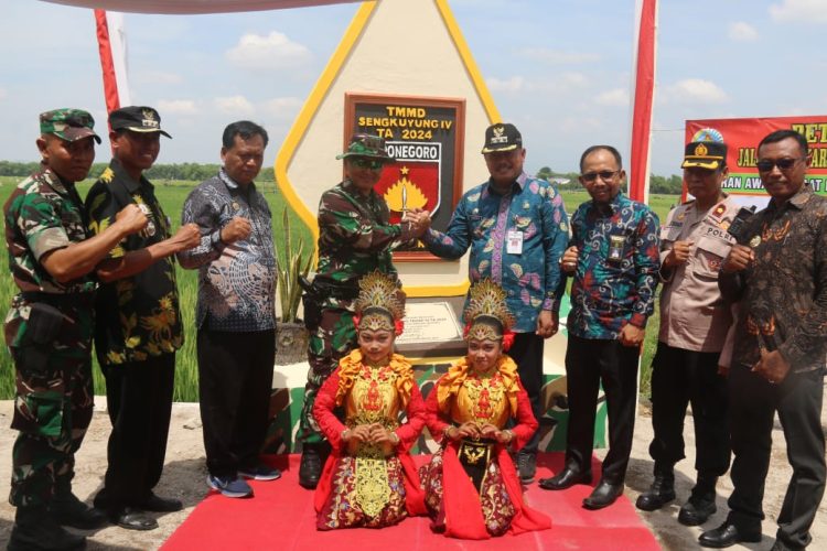 Penutupan TMMD 2024 di Karangrowo, Kini Jalan Desa dan RTLH Rampung