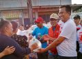 Berbagi Sayur, Kini Santri Gus Ghofur dan Paslon No. 3 Gowes Bersama
