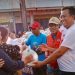 Berbagi Sayur, Kini Santri Gus Ghofur dan Paslon No. 3 Gowes Bersama