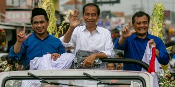 Jokowi dan Pasangan Luthfi – Yasin Raup Dukungan Besar di Jawa Tengah