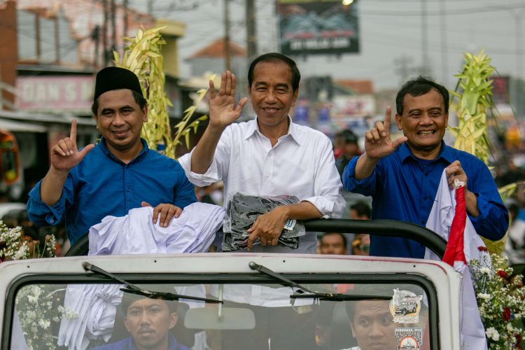 Jokowi dan Pasangan Luthfi – Yasin Raup Dukungan Besar di Jawa Tengah