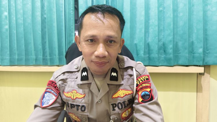 Masyarakat Harus Taat Pajak, Samsat Pati Ucapkan Terima Kasih Bagikan Susu dan Roti Gratis