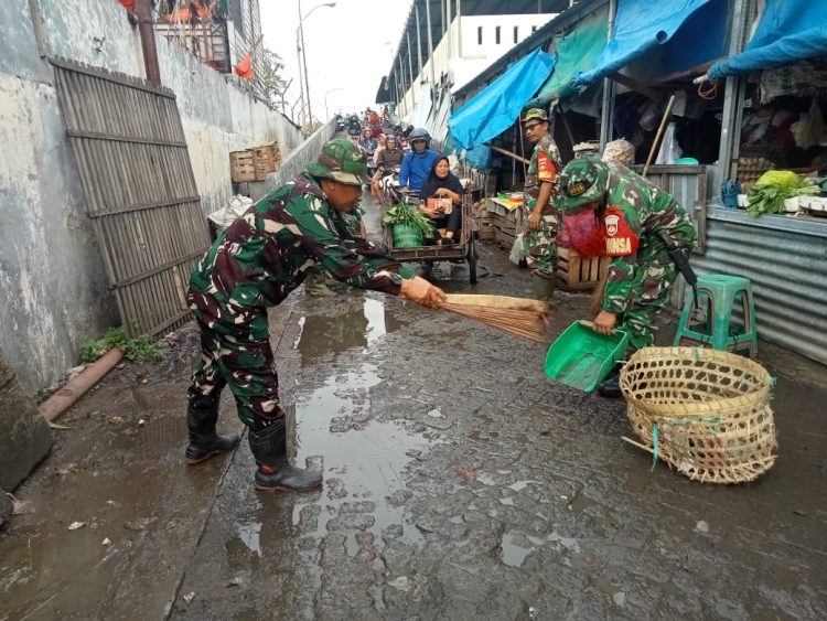Pedagang Apresiasi TNI AD Atas Aksi Pembersihan Pasar